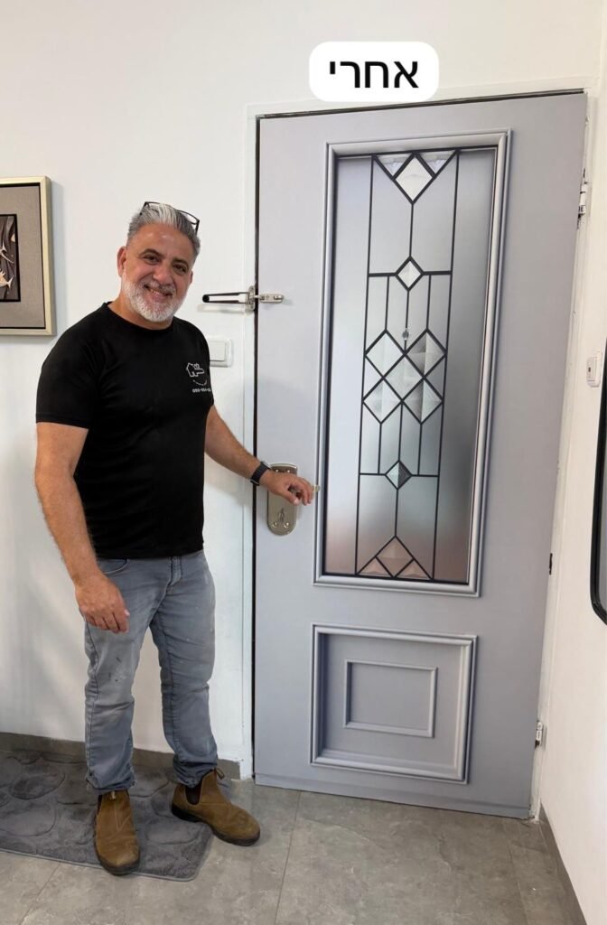 אחרי החידוש ציפוי לדלת כניסה